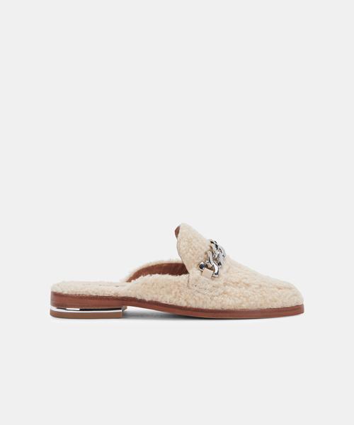 PELA FLATS IN NATURAL PLUSH - Click Image to Close